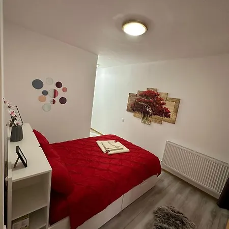 Apartment Red Corner *